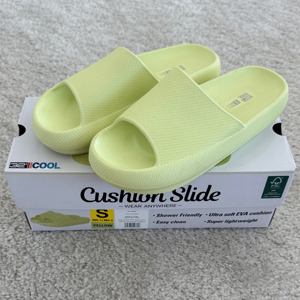 32 Degrees Unisex Cushion Slide Sandals, Yellow, Small, New in Box